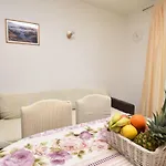 Apartment Brico *