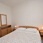 Apartment Brico Primosten