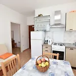 Apartment Brico Primosten