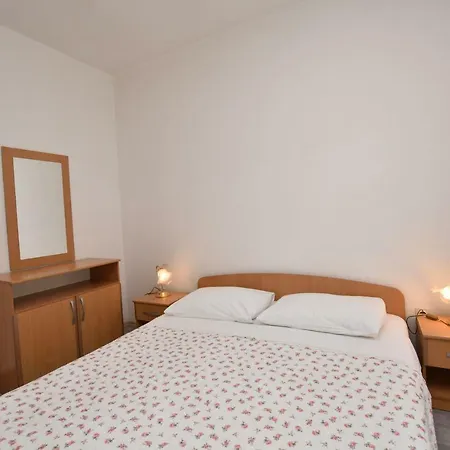 Apartment Brico Primosten