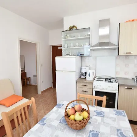 Apartment Brico Primosten